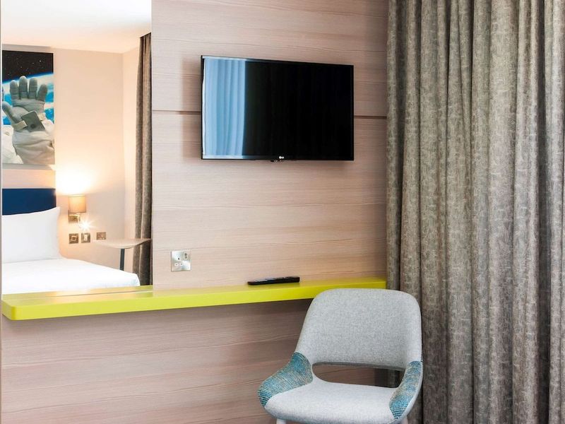 Ibis Styles London Heathrow Airport Hotel - Image 6