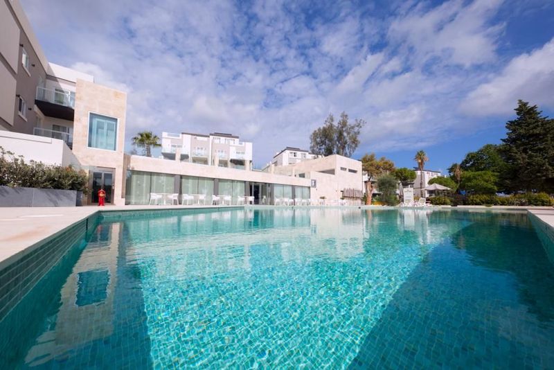 Urban Valley Resort & Spa - Image 1