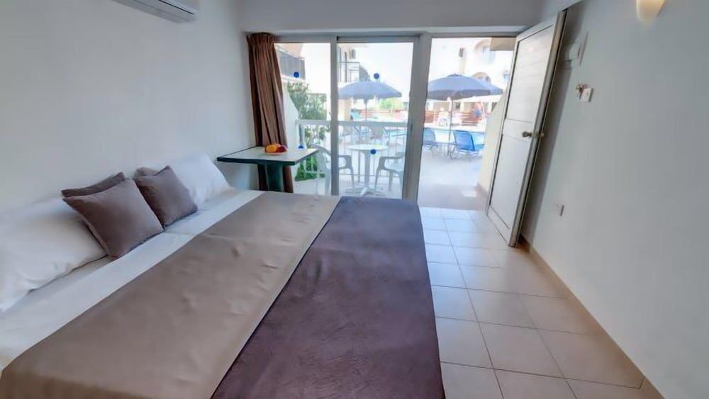A. Maos Hotel Apartments - Image 6