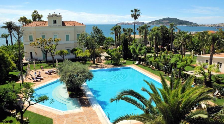 Koppla av i de vackra omgivningarna på Villa Irlanda Grand Hotel i Italien.