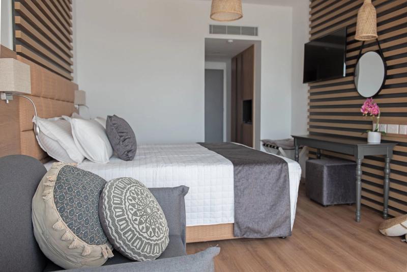 Piere Anne Beach Hotel - Image 8