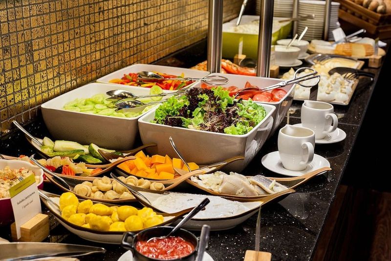 DoubleTree by Hilton Hotel & Conference Centre Warsaw - Image 10