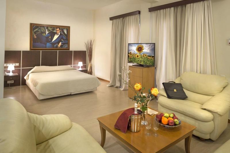 Blue Sea Hotel - Image 2