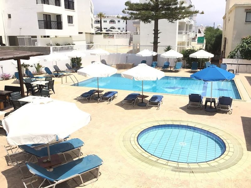 Florea Hotel Apartments - Image 8