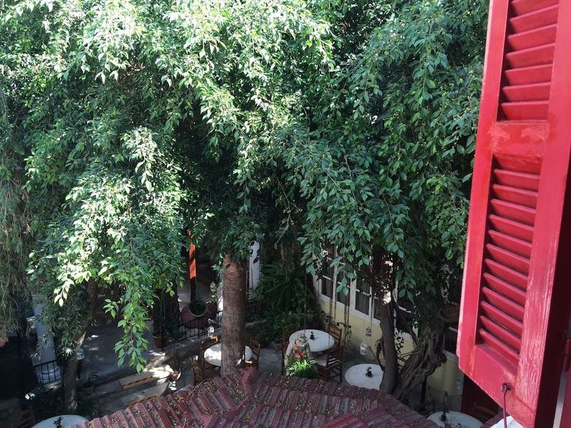 Kiniras Traditional Hotel & Restaurant - Image 4