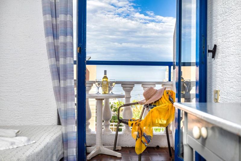 Iro Hotel - Image 2