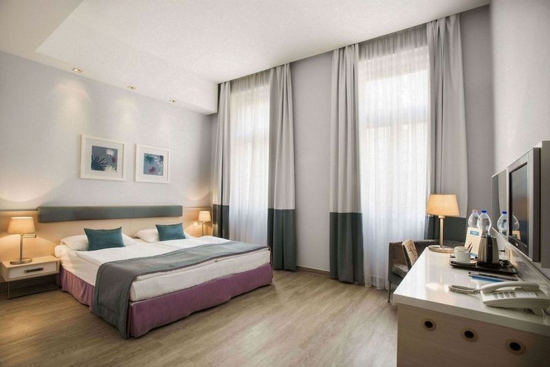 Atrium Fashion Hotel - Image 9