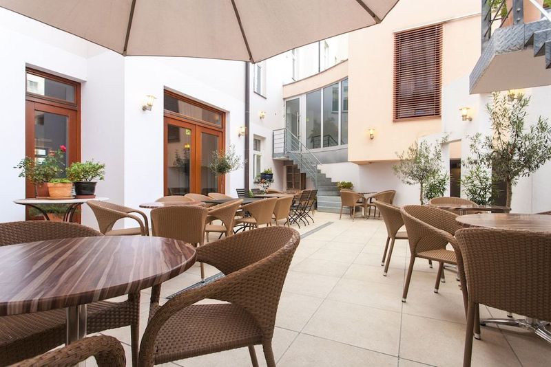 Hotel Carol - Image 2