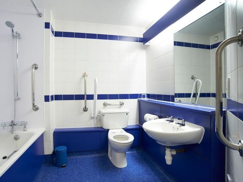 Travelodge London Central City Road - Image 6