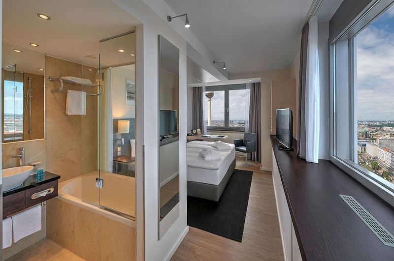 Park Inn by Radisson Berlin Alexanderplatz - Image 7