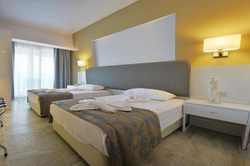 Maris Beach Hotel - Image 10