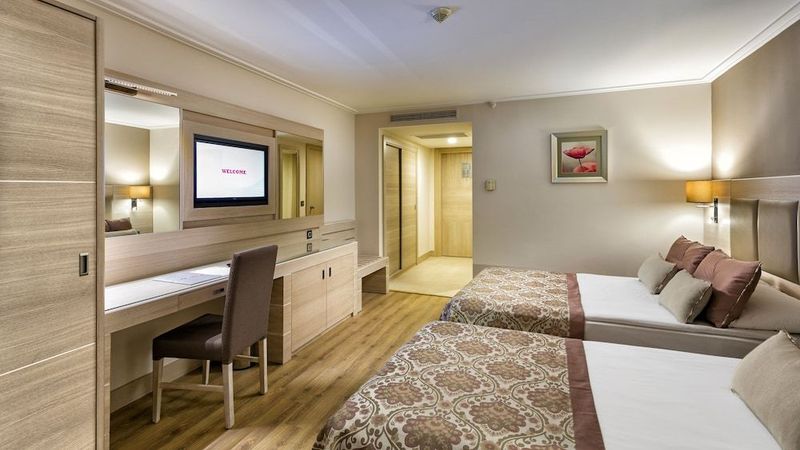 Miracle Resort Hotel - Image 9