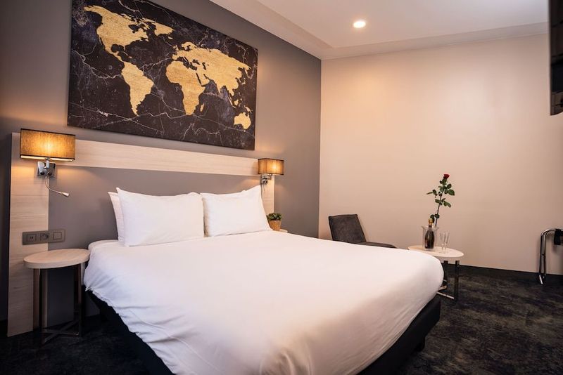 Hotel Univers - Image 10