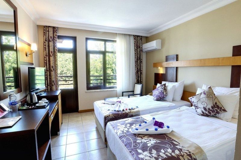 Kandelor Hotel - Image 3