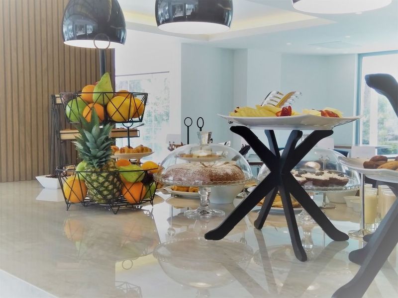 Glyfada Riviera Hotel - Image 9