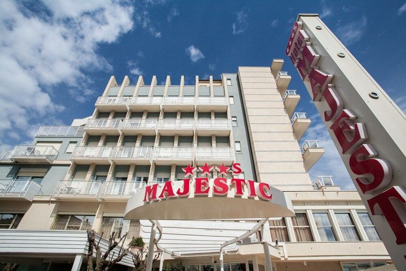 Majestic Hotel - Image 10