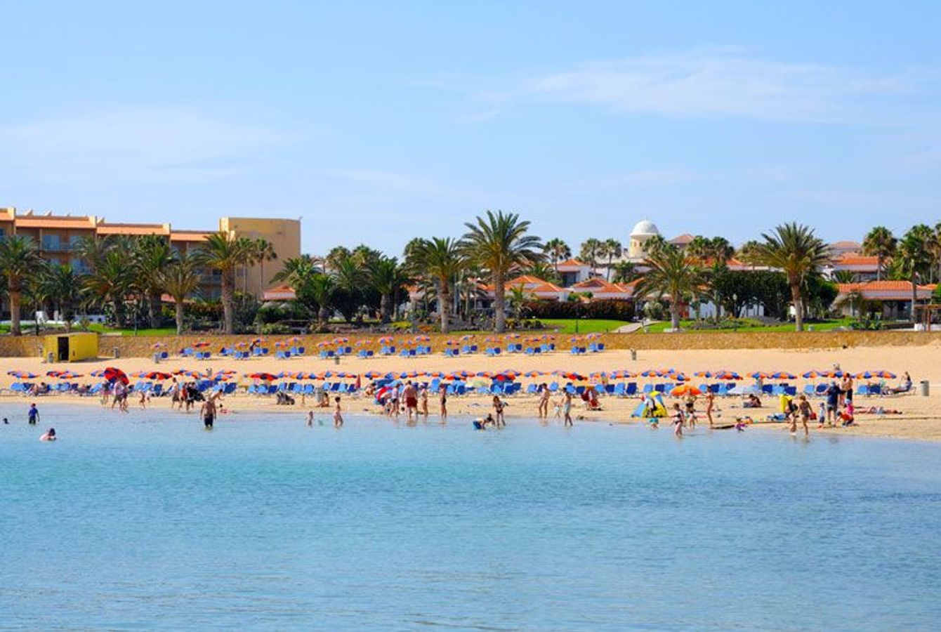 Barnevennlig strand i Caleta de Fuste på Fuerteventura