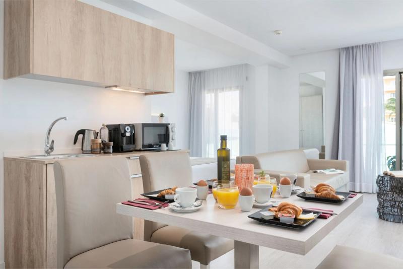 Llaut Boutique Hotel - Image 6