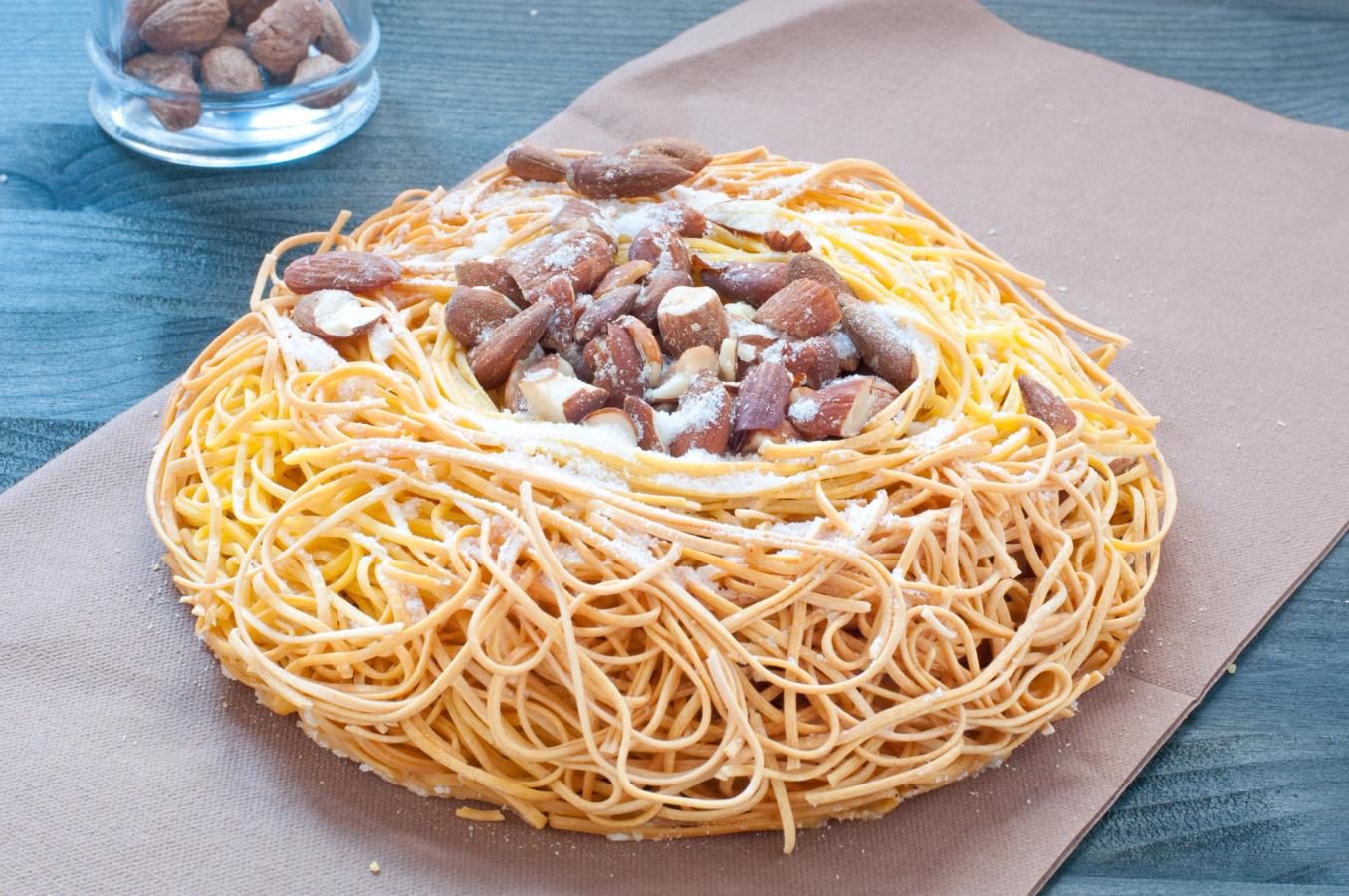 Tagliatellekaka är en typisk kaka från Mantova i Lombardiet