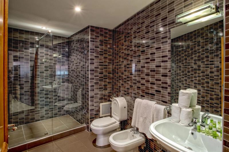 Yaad City Hotel - Image 5