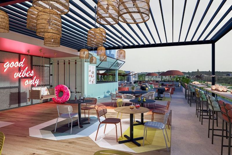 Moxy Barcelona - Image 2