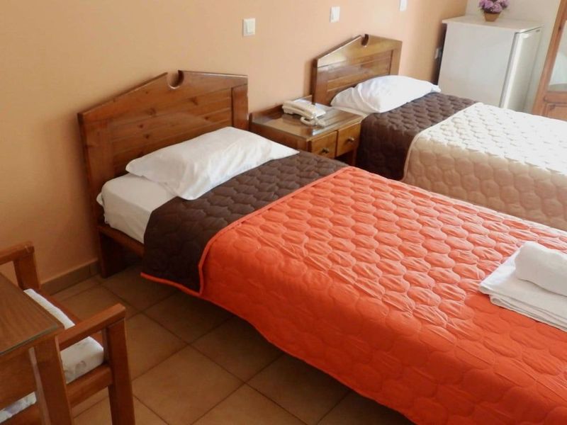 Alexandra Hotel - Image 3