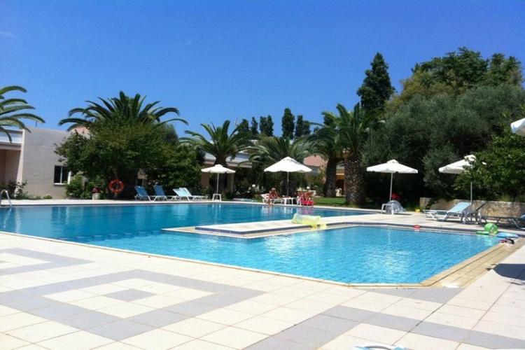 Hotel Kyriaki ligger utenfor Chania på Kreta, og har en stor hage.