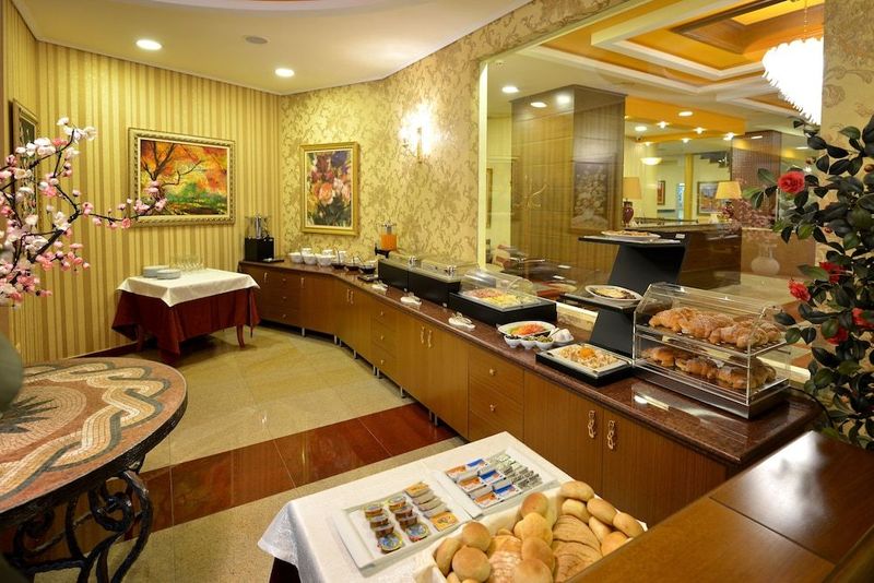 Hotel Austria - Image 5