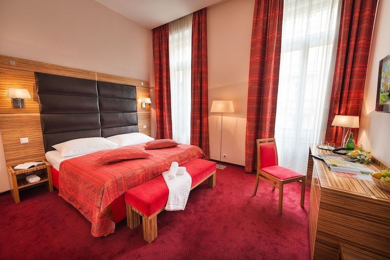 EA Hotel Sonata - Image 8