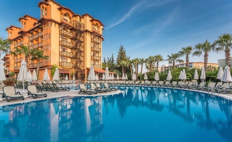 Villa Side Hotel - Image 1