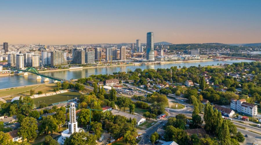 Elven Sava som renner gjennom Beograd