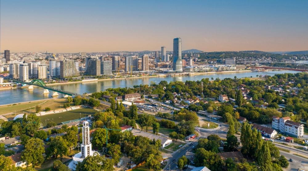 Floden Sava flyder gennem Beograd