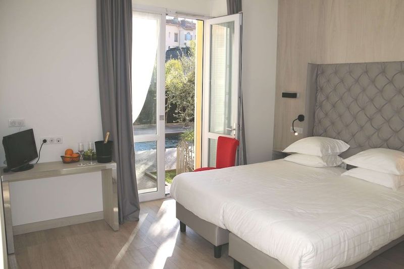 Golden Tulip Cannes Hotel de Paris - Image 10