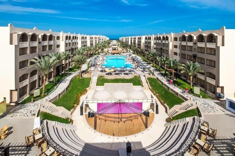 El Karma Aqua Beach Resort - Image 5