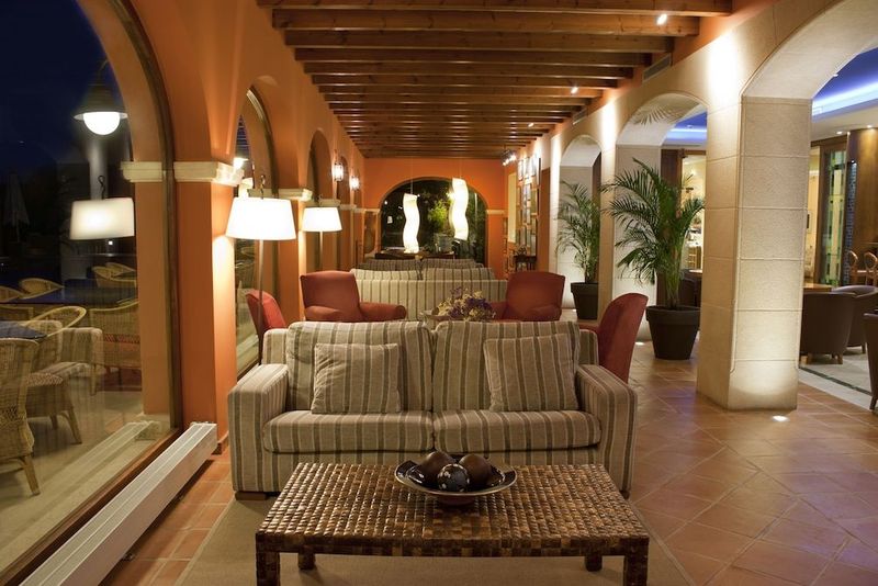 Les Rotes Hotel - Image 4