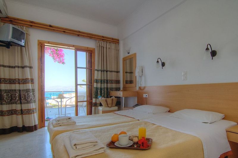 Adonis Hotel - Image 3