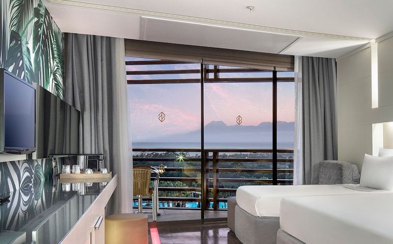 Nirvana Cosmopolitan - Image 2