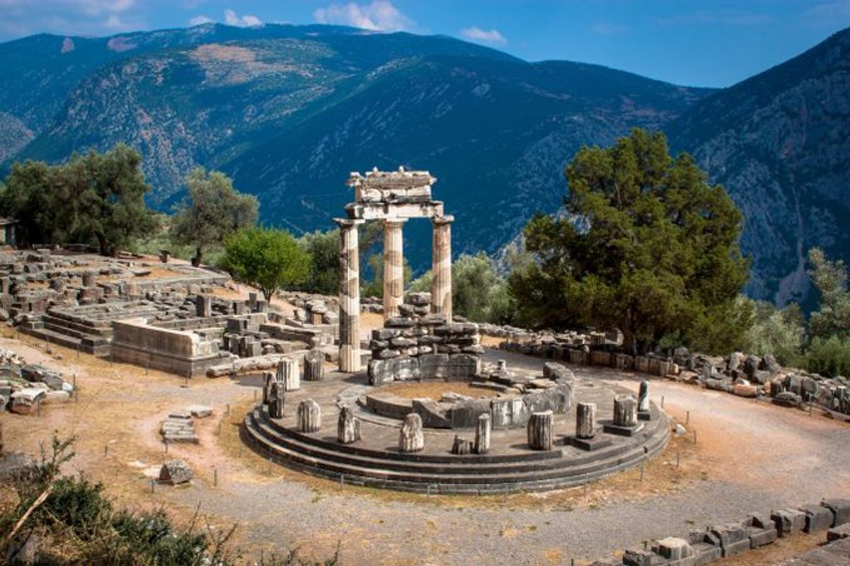Tholos ved templet Athena Pronoia i Delfi