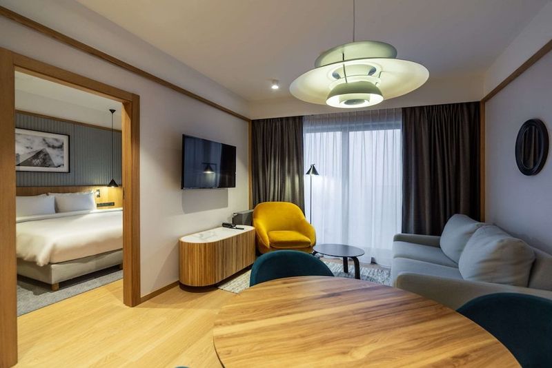 Radisson Hotel & Suites, Gdansk - Image 2