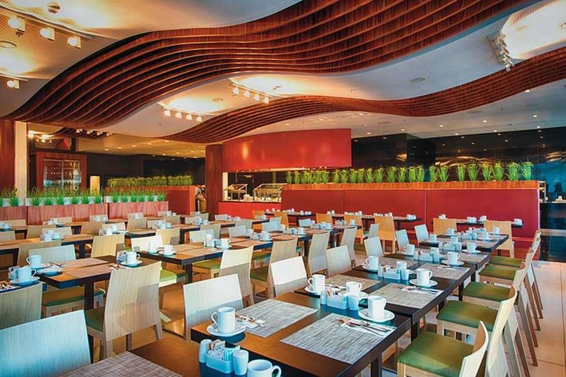 Hotel Riu Plaza Berlin - Image 8