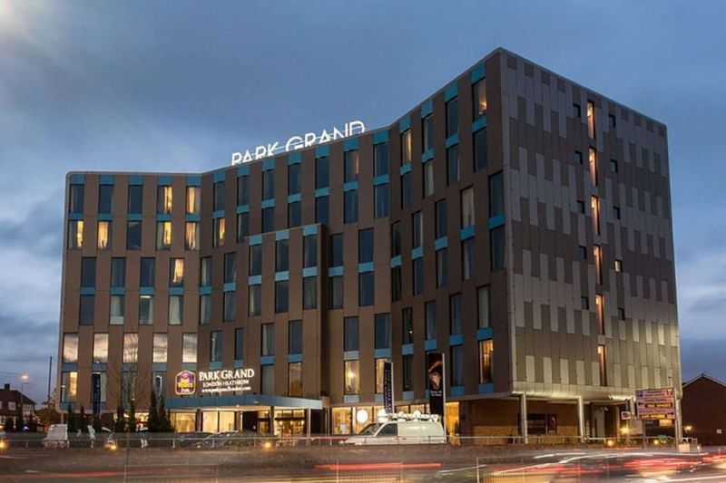 Park Grand London Heathrow - Image 5