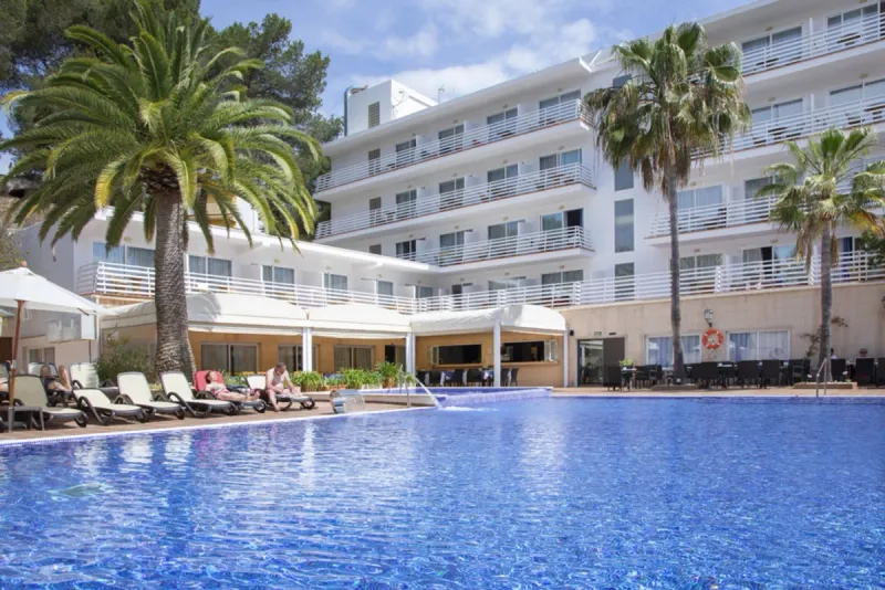 Roc Oberoy Hotel