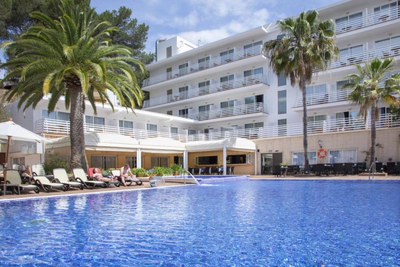 Roc Oberoy Hotel - Image 1