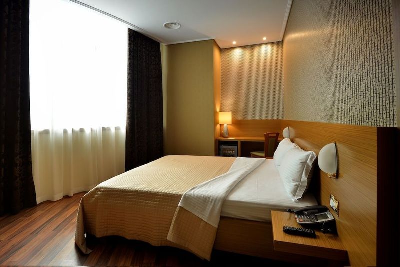Hotel Austria - Image 2