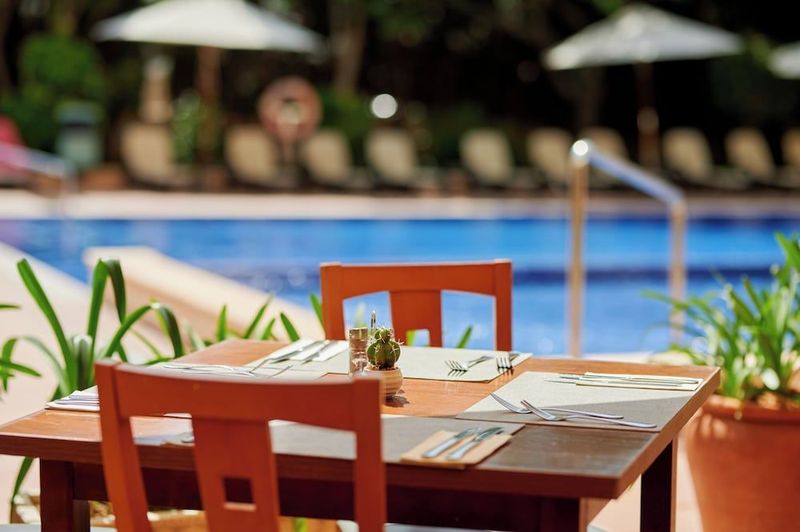 Roc Oberoy Hotel - Image 6