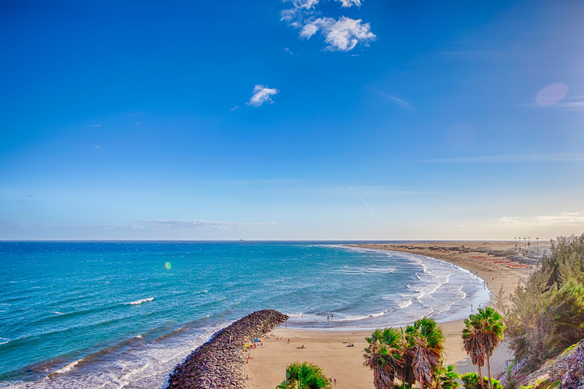 Oversigtsbillede fra Playa del Inglés på Gran Canaria. Pakkerejser kan købes hos Solfaktor.
