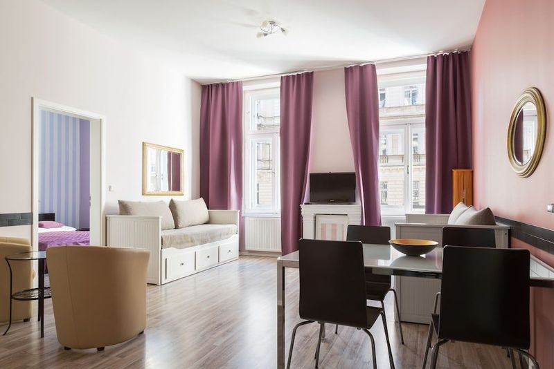 Royal Court Apartments - Image 4