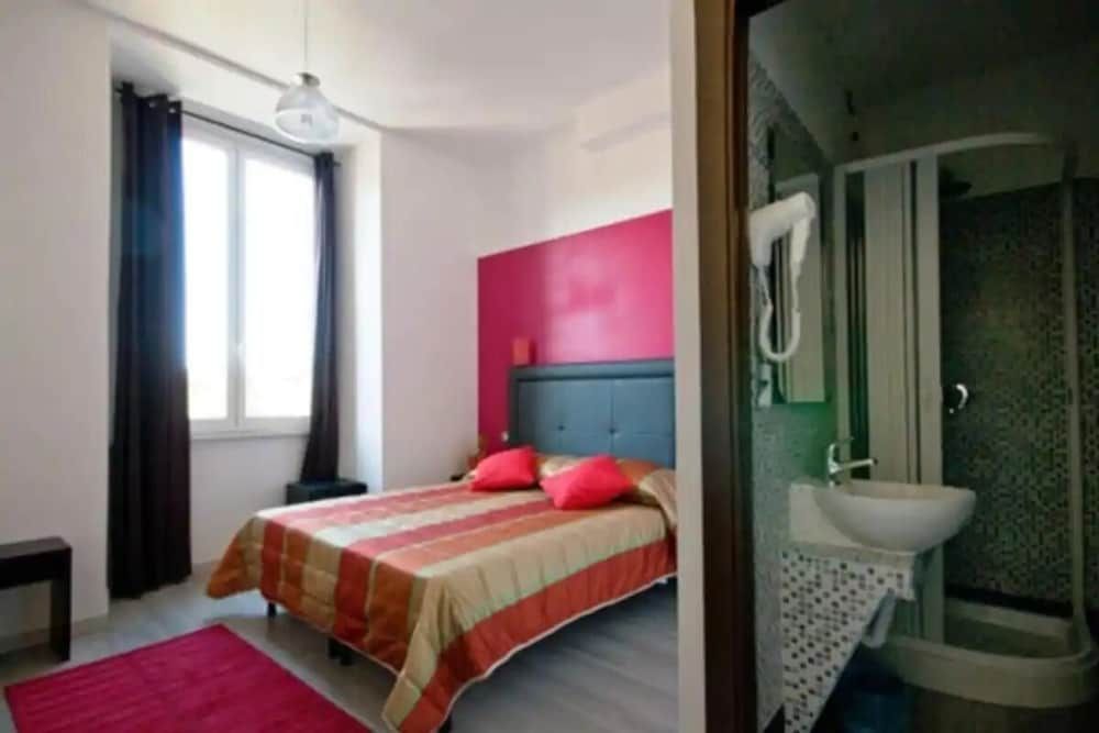 MF Hotel - Image 7