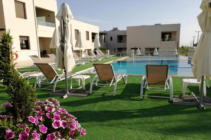 Carisa Suites and Apartments - Image 8