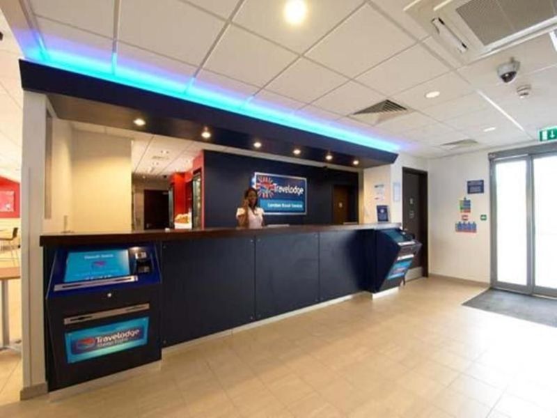 Travelodge London Excel - Image 9